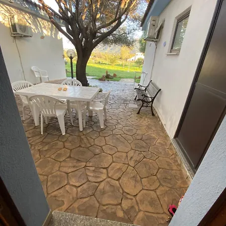 게스트하우스 Affitta L'oleandro Torpè